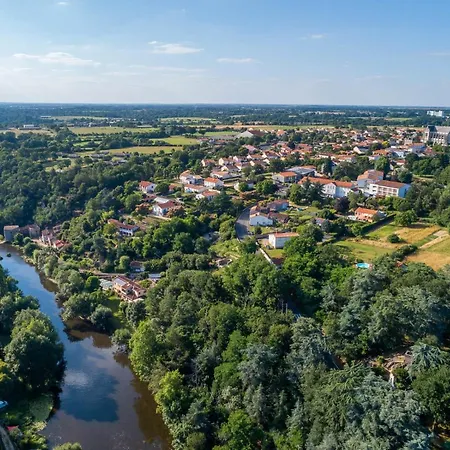 De La Vallee Des Chenes בית אירוח La Bruffiere